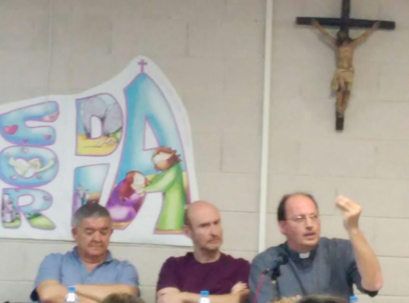 Mesa redonda en la parroquia María Madre de Dios sobre los "Católicos ante las elecciones del 26J"