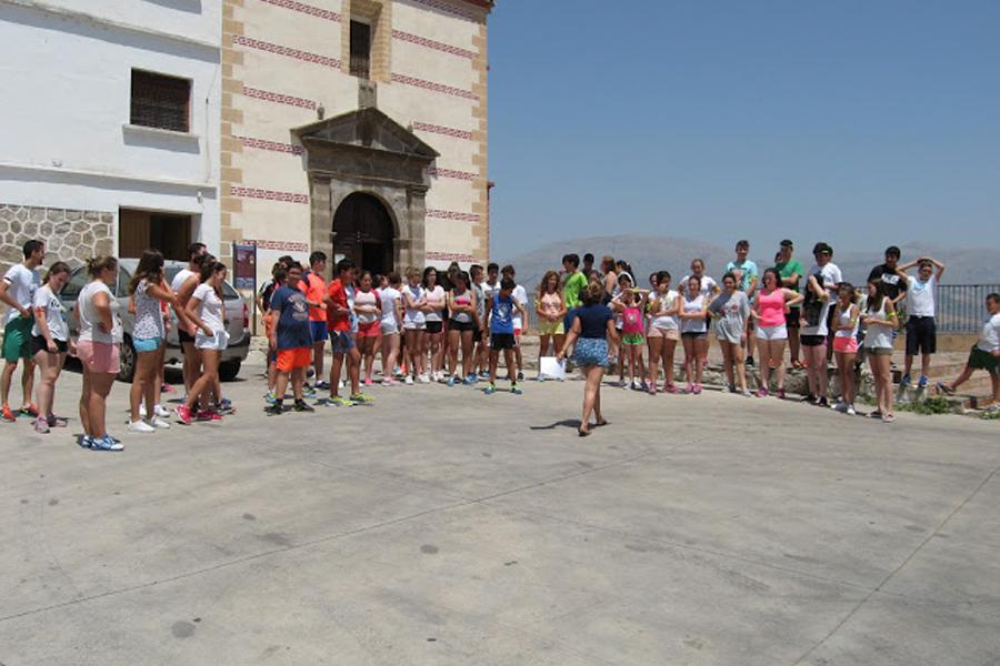 Los niños y jóvenes de las parroquias de Coín, Monda, Guaro y Alhaurín el Grande se han unido para vivir los campamentos de verano en el Santuario de Flores, de Álora