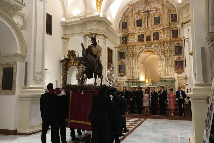 Procesión de traslado de los titulares de las hermandades que tienen su sede canónica en la iglesia de la Victoria