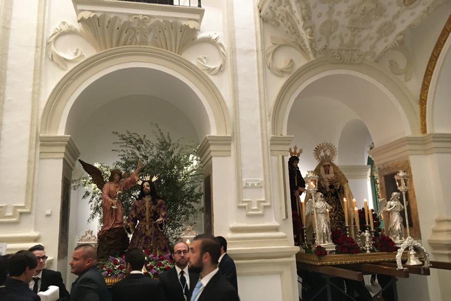 Procesión de traslado de los titulares de las hermandades que tienen su sede canónica en la iglesia de la Victoria