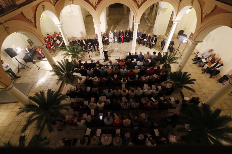 «Decimos alto y claro que la religión no promueve la guerra»