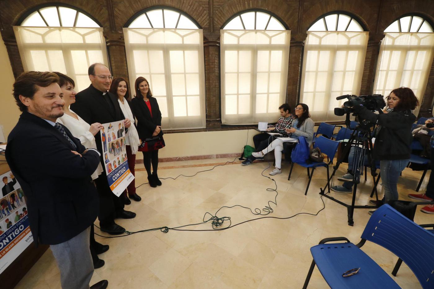 Miembros del equipo de administración, junto al Ecónomo Diocesano, Guillermo Tejero, y la portavoz de la Diócesis de Málaga, Ana Medina