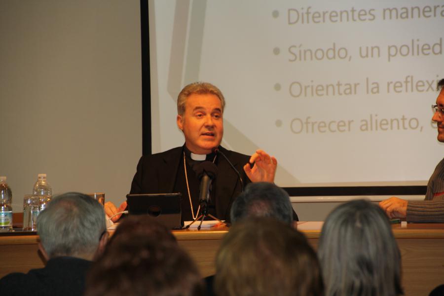 Conferencia de Mons. Iceta, Obispo de Bilbao, en el ciclo sobre "Amoris laetitia"