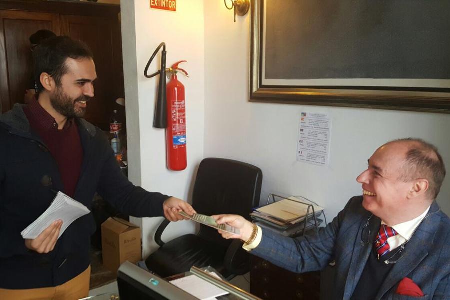 San Felipe Neri felicita la Navidad