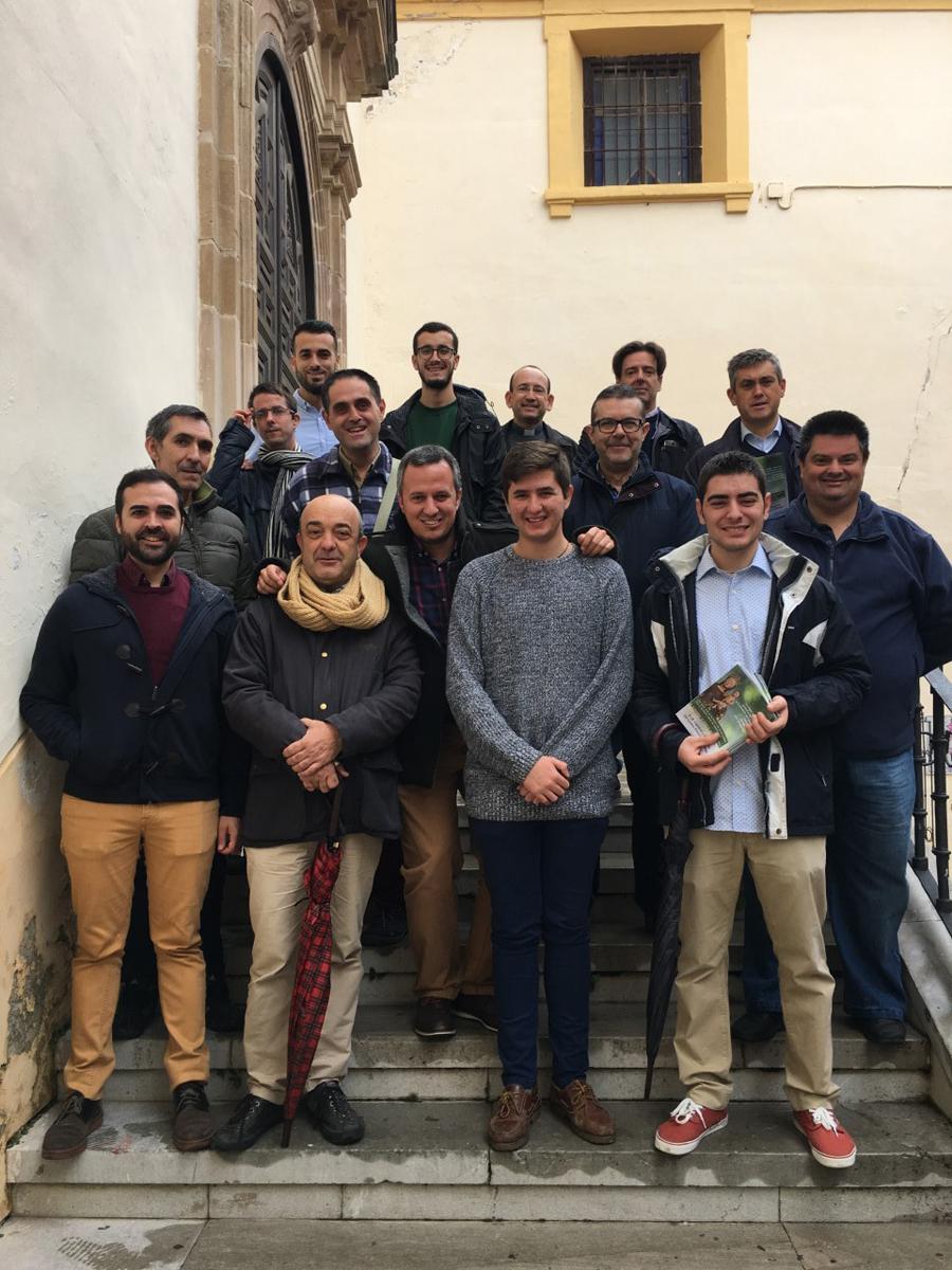 Entrega de felicitación de Navidad en el barrio de San Felipe Neri// M. CALDERÓN