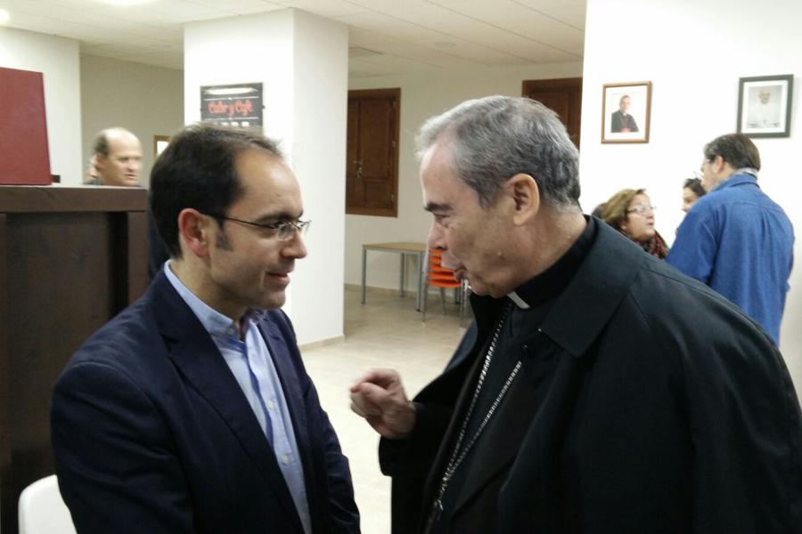 Bendición de "Calor y café" por el obispo de Málaga, Jesús Catalá