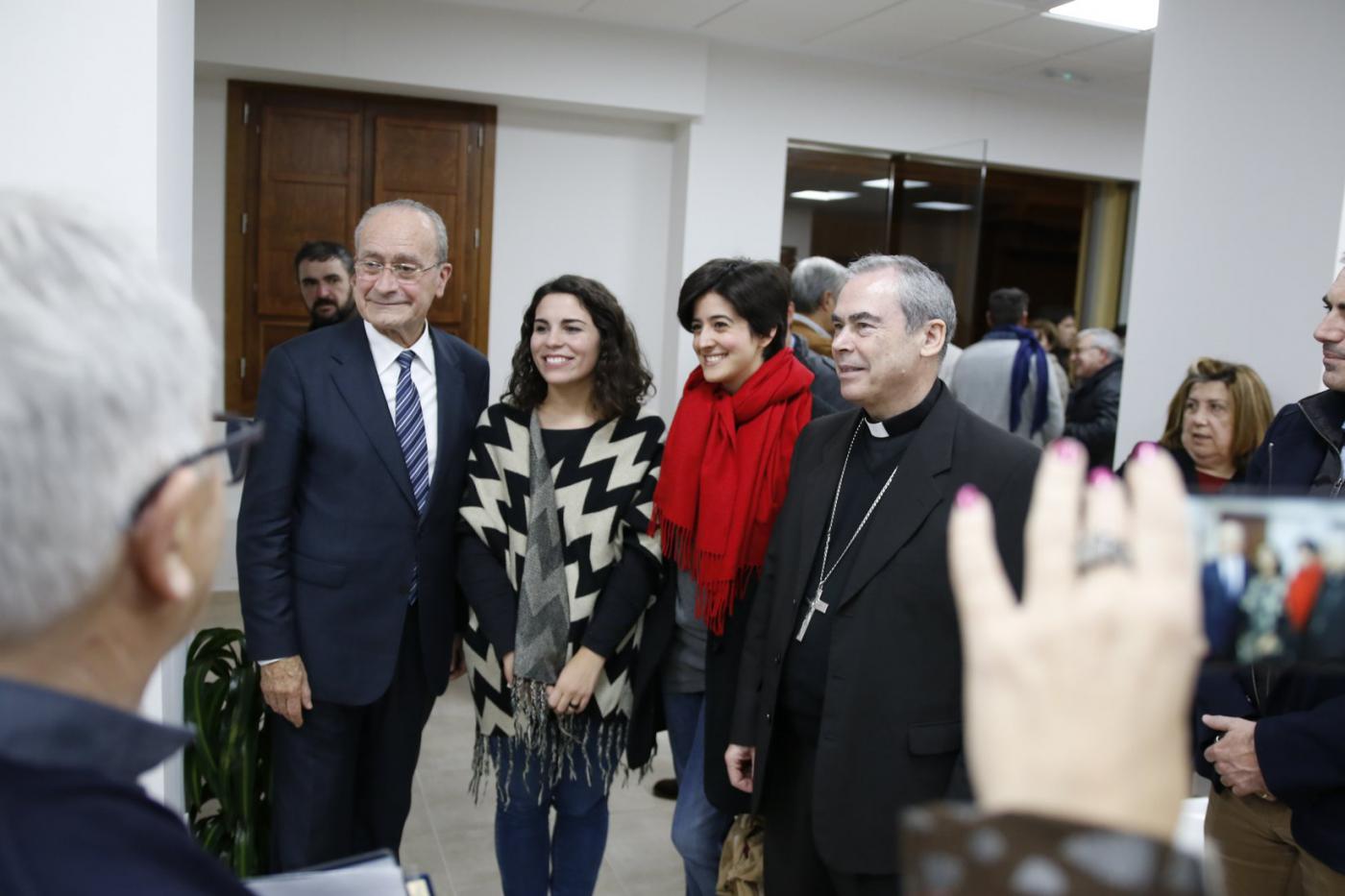 Bendición de "Calor y café" por el obispo de Málaga, Jesús Catalá