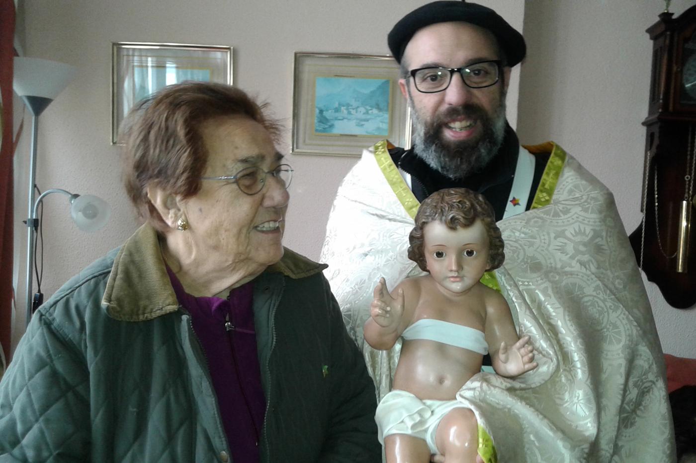 María Madre de Dios visita a los enfermos con el Niño Jesús