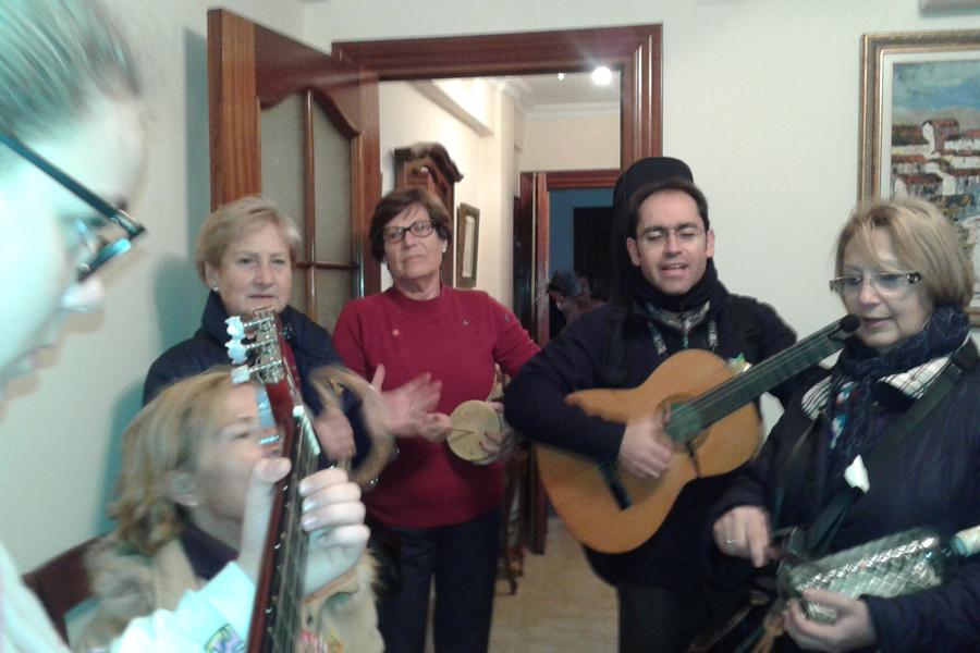 María Madre de Dios visita a los enfermos con el Niño Jesús