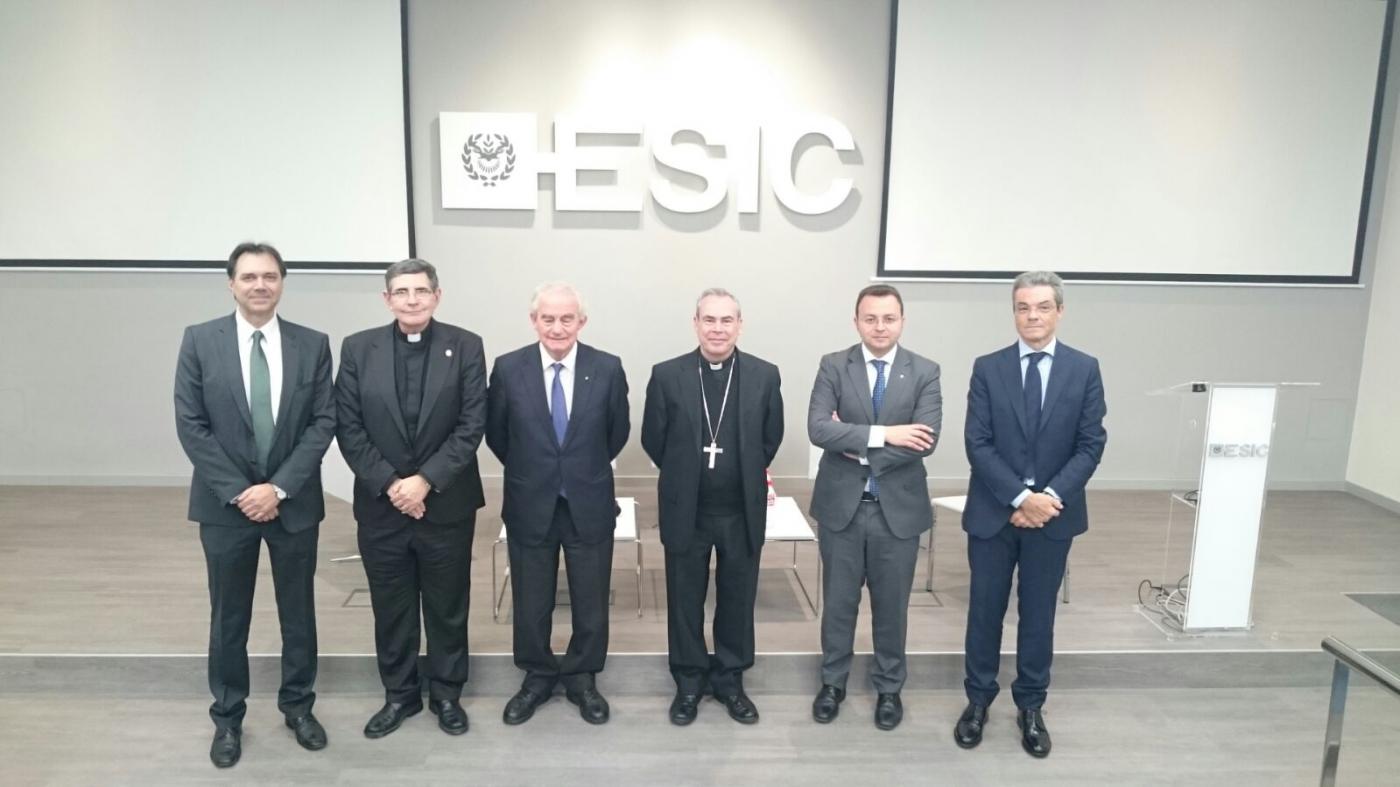 Visita de Mons. Catalá a la Esucela de Marketing y Negocios ESIC