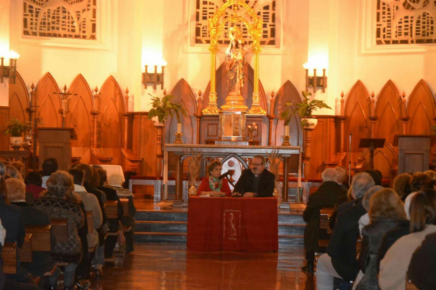 Paloma Gómez Borrero, en la parroquia Nuestra Señora de La Cala del Moral