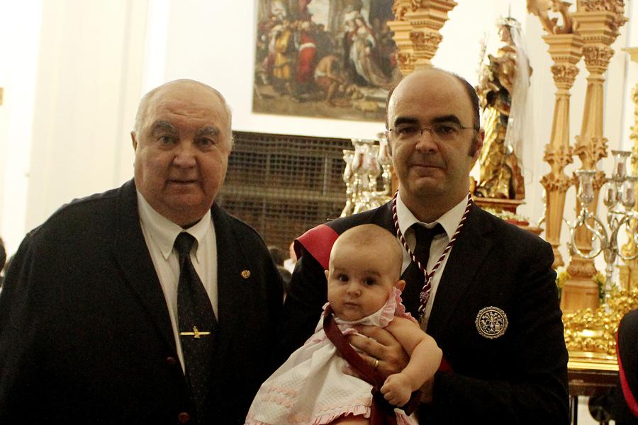 Besar la foto de tu padre cada noche