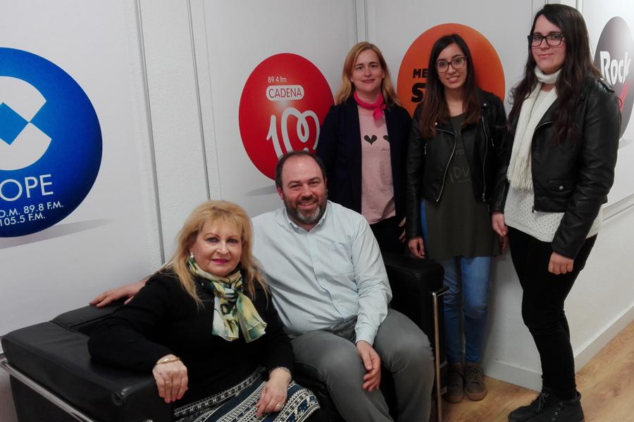 Gloria de Málaga canta para los oyentes de El Espejo