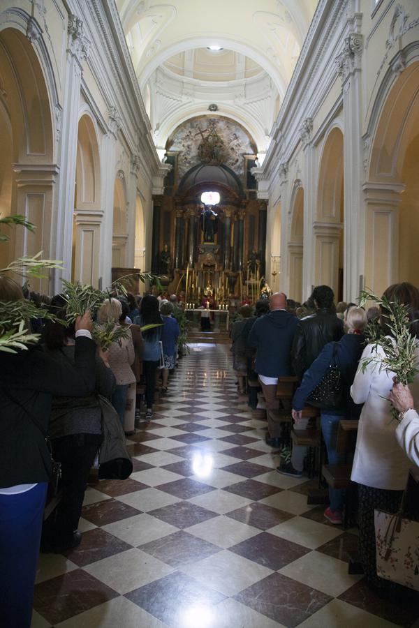 La iglesia de San Agustín ha acogido la bendición de ramos y palmas en este Domingo de Ramos de 2017. FOTO: M. ZAMORA