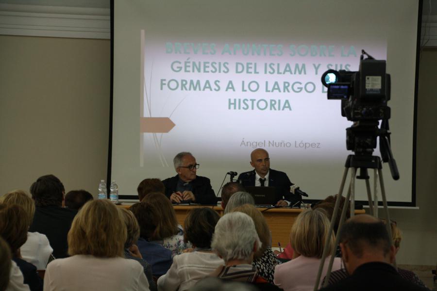 Conferencia del profesor Ángel Nuño en el Ciclo de Conferencias "Islam y cristianismo, un diálogo inaplazable" // E. LLAMAS