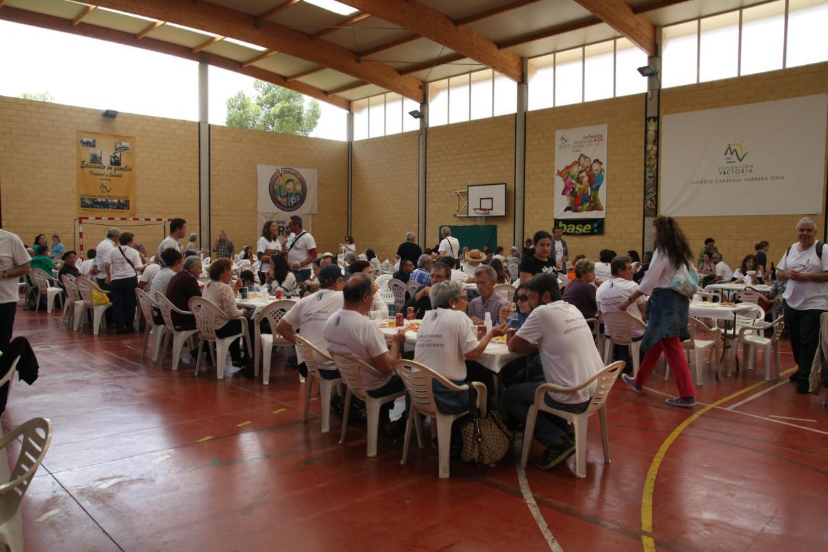 Comida fraternal de miembros de la HOAC de toda Andalucía en el colegio Cardenal Herrera Oria