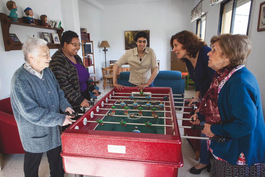 La familia del Cottolengo // J. DOMÍNGUEZ