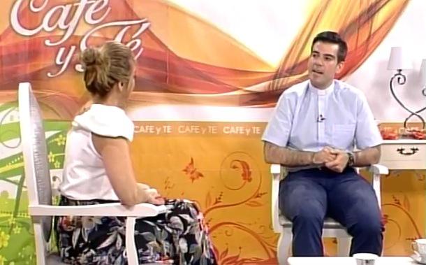 Radio Televisión Estepona entrevista al nuevo sacerdote Miguel Chacón