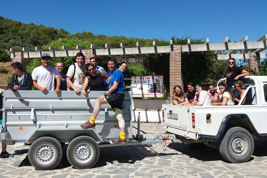 Chicos y monitores en el campamento de la Serranía de Ronda, en Porticate (Yunquera)