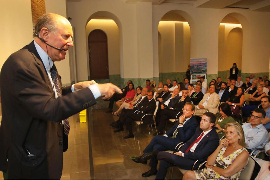 José Mª Gay de Liébana: «La economía se tendría que construir en función del hombre»