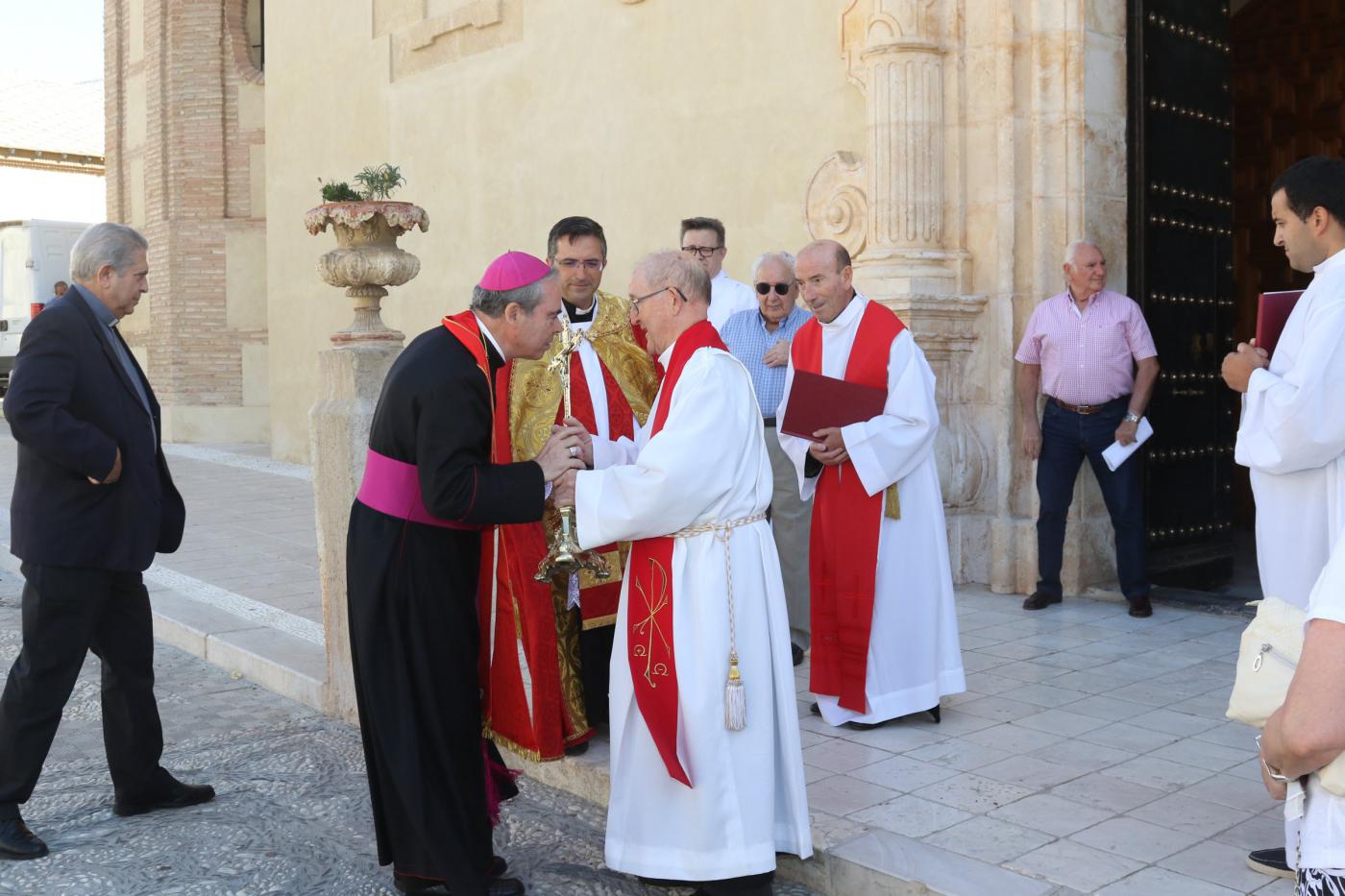 Acogida al Obispo, Don Jesús Catalá, por Diego Muñoz sj, en su Visita Pastoral a Campillos