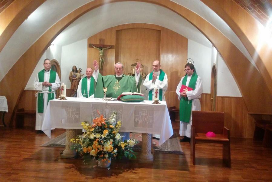 Don Jesús, concelebrando la Eucarístía en el Seminario de Ávila