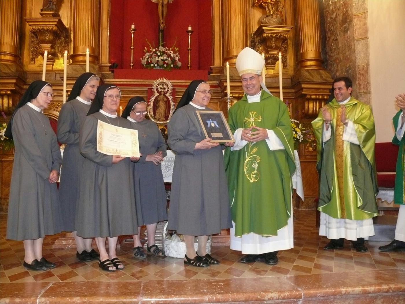 Medalla Pro Ecclesia Malacitana a las Siervas del Evangelio en Teba