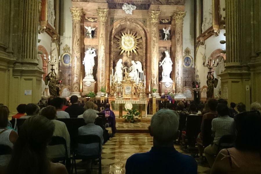 Momento de la Misa en el primer aniversario del fallecimiento D. Alfonso Fernández-Casamayor Palacio