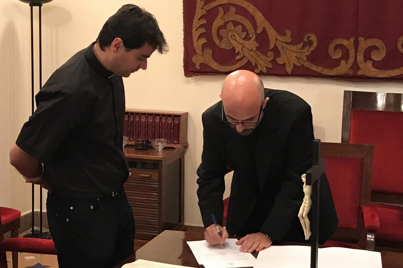 Juramento y Profesión de Fe del Defensor del Vínculo, el sacerdote Rafael Navarro Cortés, en la Sala de Juntas del Palacio Episcopal