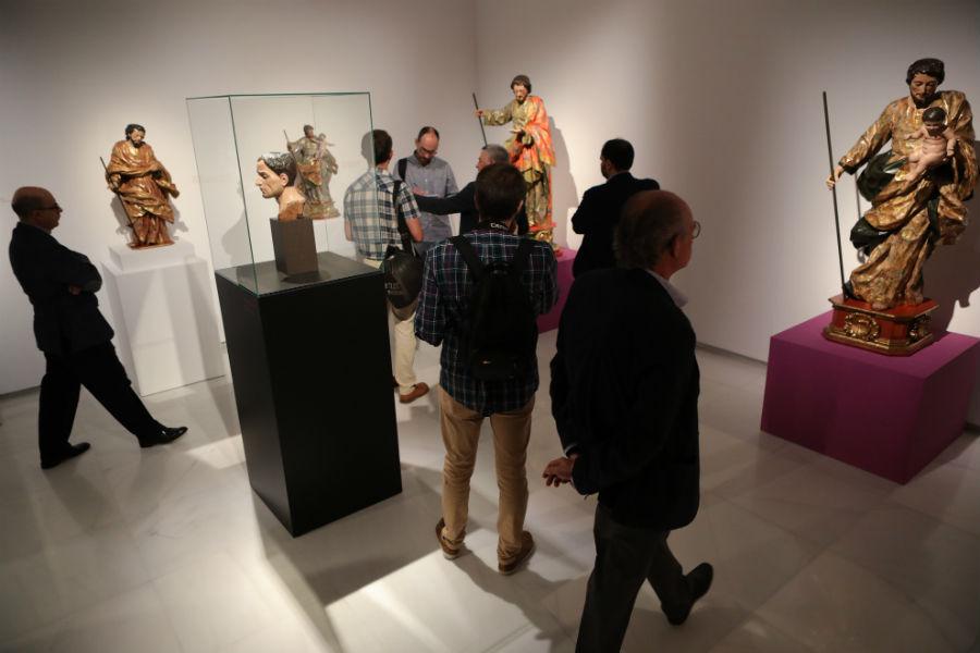 Momento del pase de prensa de la exposición de Fernando Ortiz en ArsMálaga Palacio Episcopal// S. FENOSA