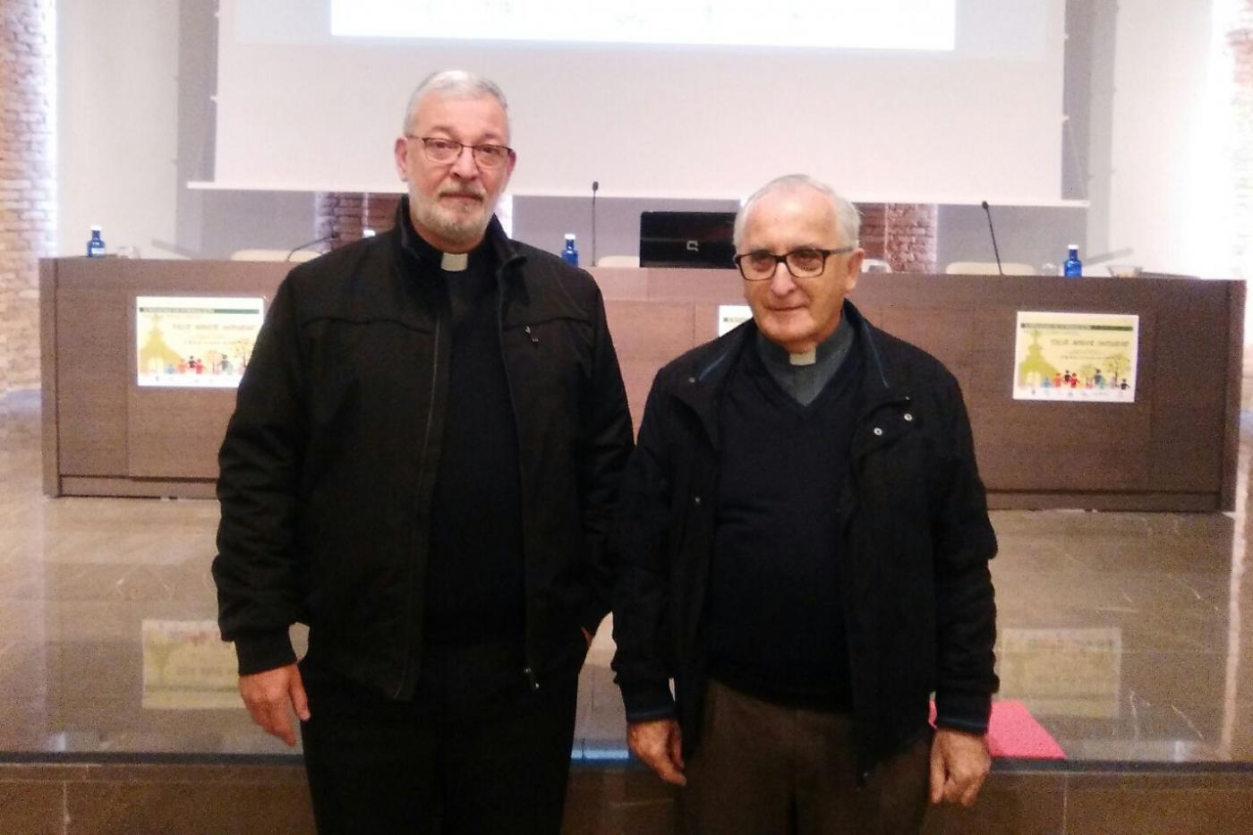 El Vicario General, José M. Ferrary, junto al Vicario para la Acción Caritativa y Social, Gabriel Leal // I. MARTOS