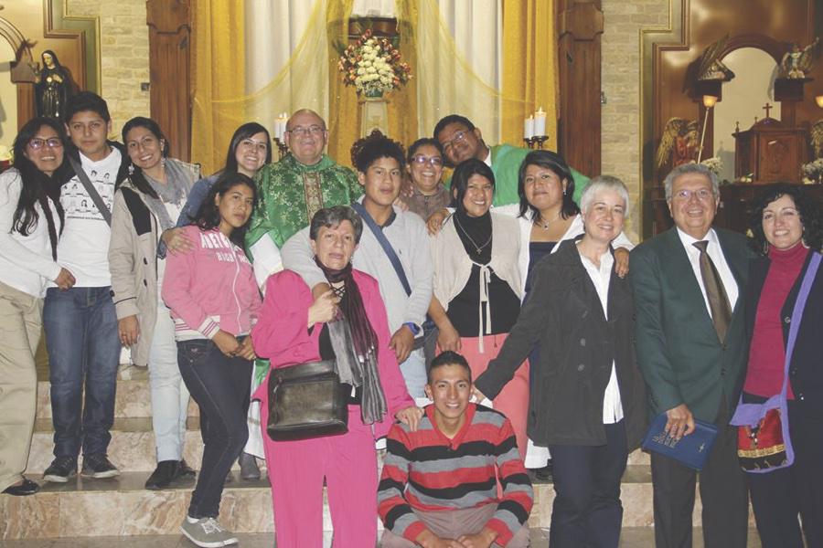 Misioneros de la Esperanza malagueños junto a otros miembros de la parroquia de la Merced en Quito (Ecuador)