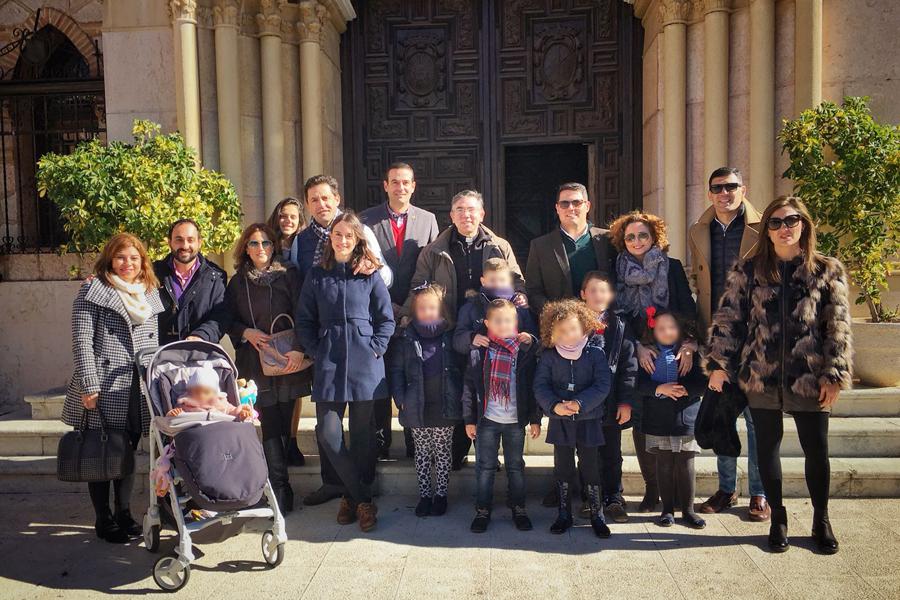 La cofradía veleña de las Angustias visita a los seminaristas