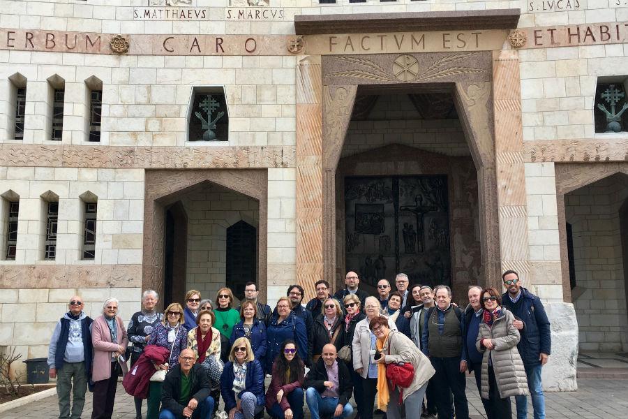 Peregrinos en la Basílica de la Anunciación en Nazaret // J. ROSALES