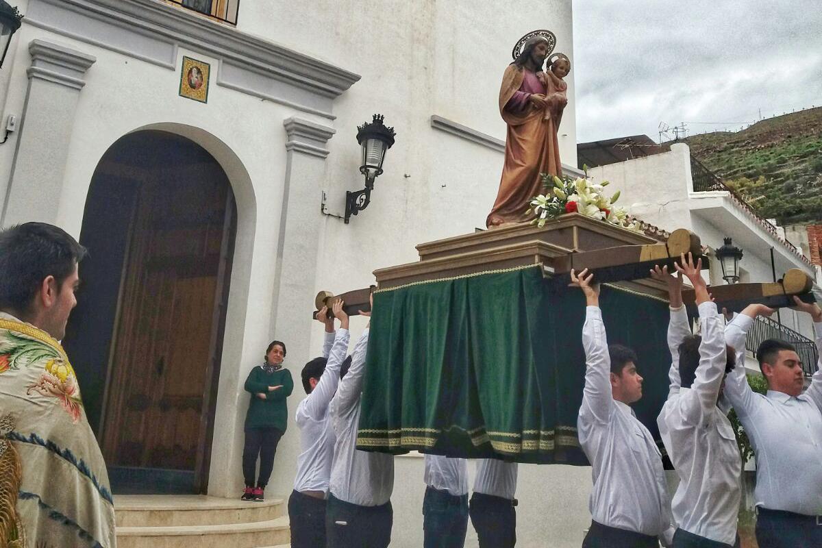 Algarrobo procesiona a san José