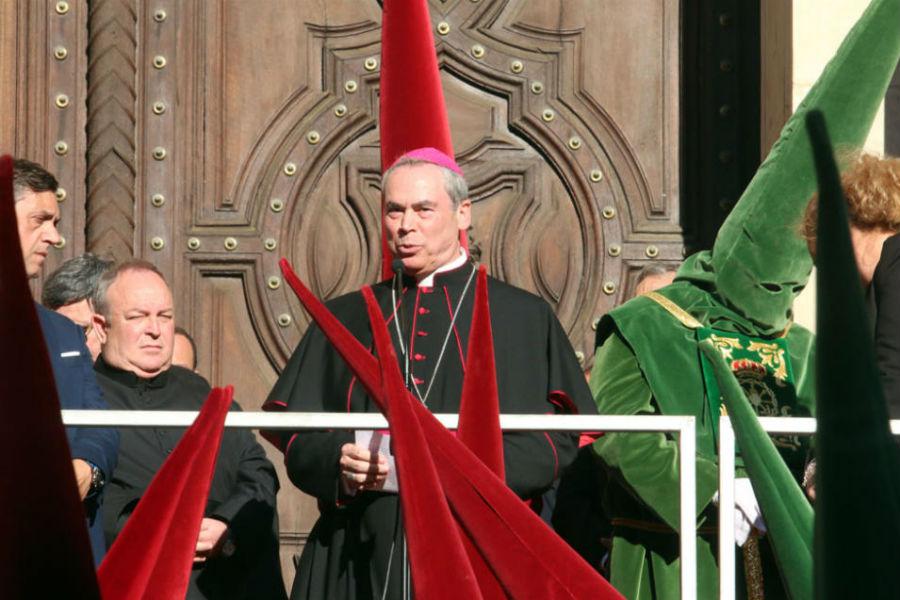 Saludo del Obispo a la Cofradía de los Estudiantes, Hermandad del Santo Cristo Coronado de Espinas y Nª Sª de Gracia y Esperanza (Málaga)