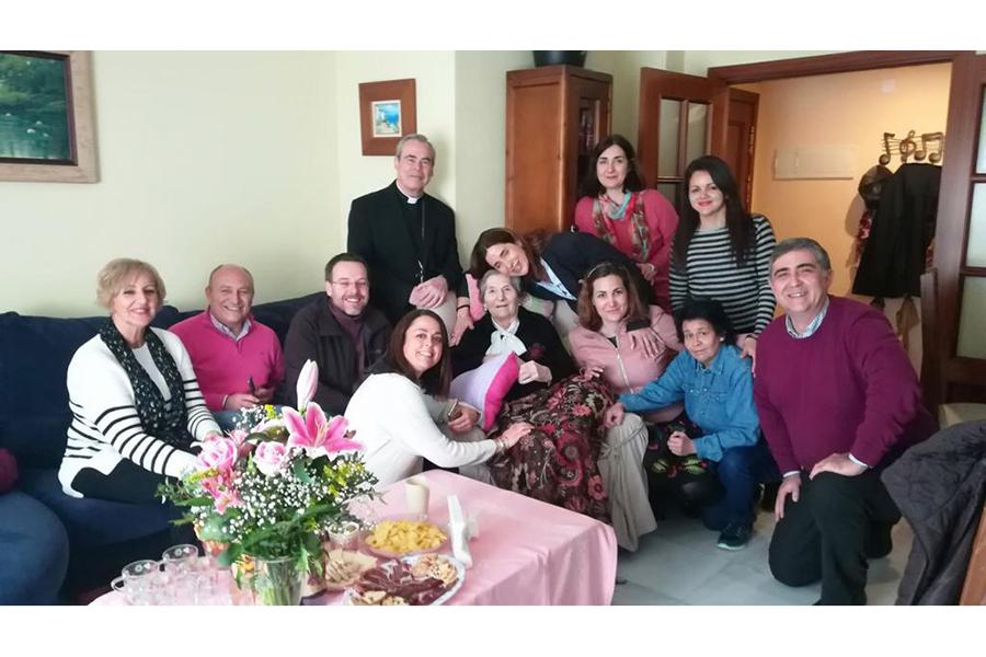 La parroquia de El Salvador recibe la visita del Obispo