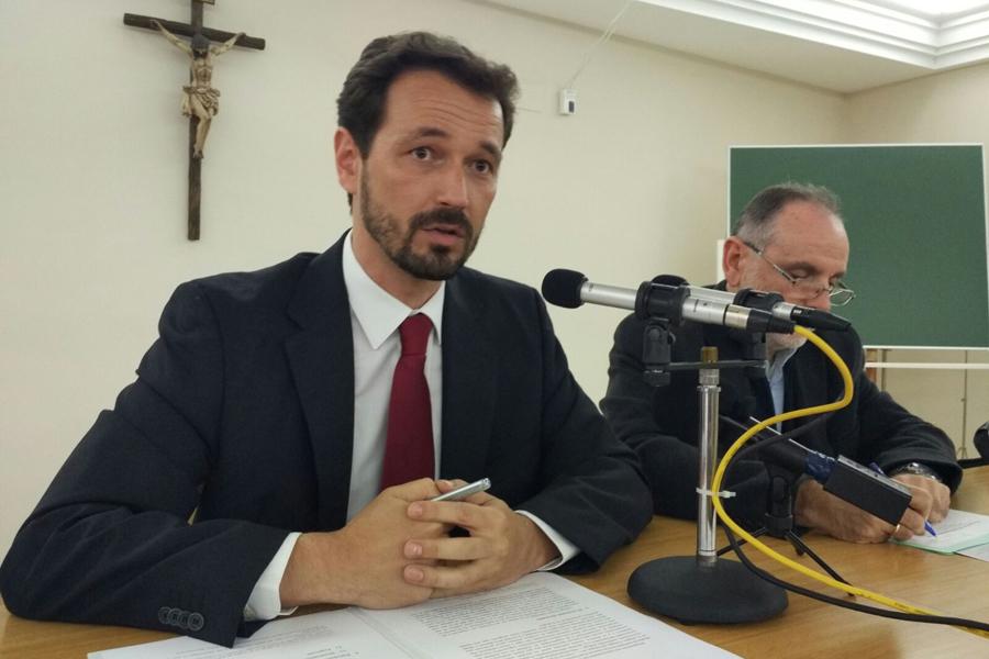 Santiago García Mourelo: «Vivimos demasiado fuera de nosotros, pero sin sentido»