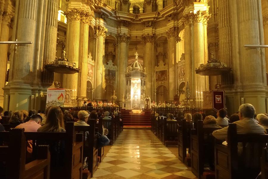 Celebración del "Adoremus en Pentecostés" en la Catedral de Málaga // C. VERA