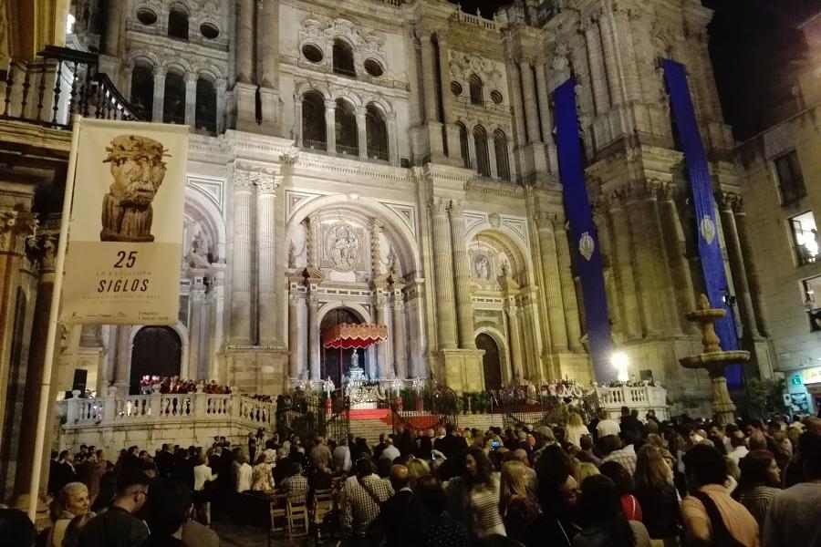 Málaga entera arropó a la patrona en la Magna procesión Victoria