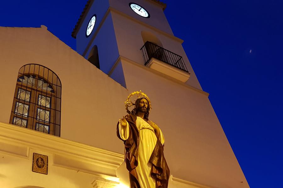 Algarrobo procesiona el Corazón de Jesús tras más de 25 años