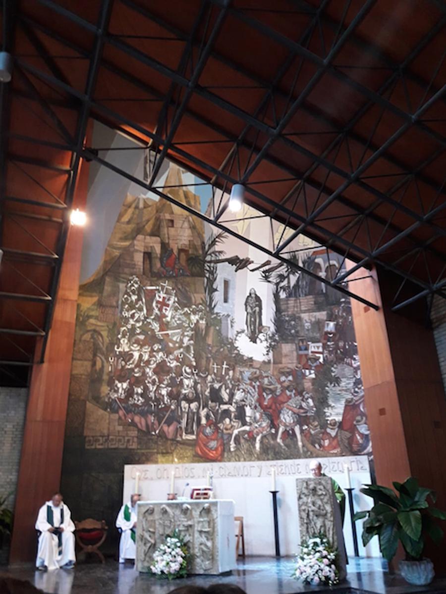 Eucaristía con motivo del 50 aniversario de la inauguración del templo parroquial de Santa Rosa de Lima, en Málaga // R. CAMACHO