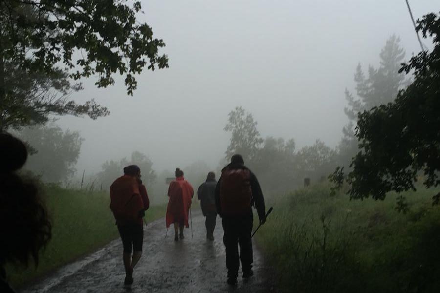 Los alumnos del Colegio San Manuel peregrinan hacia Santiago de Compostela // M. PASCUAL