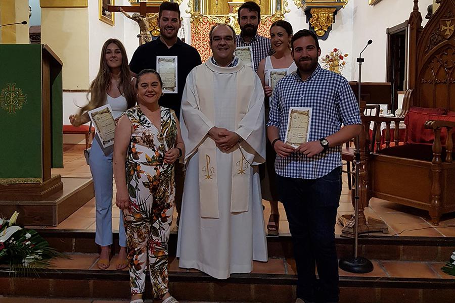 Un grupo de jóvenes recibe la Confirmación en Benamargosa