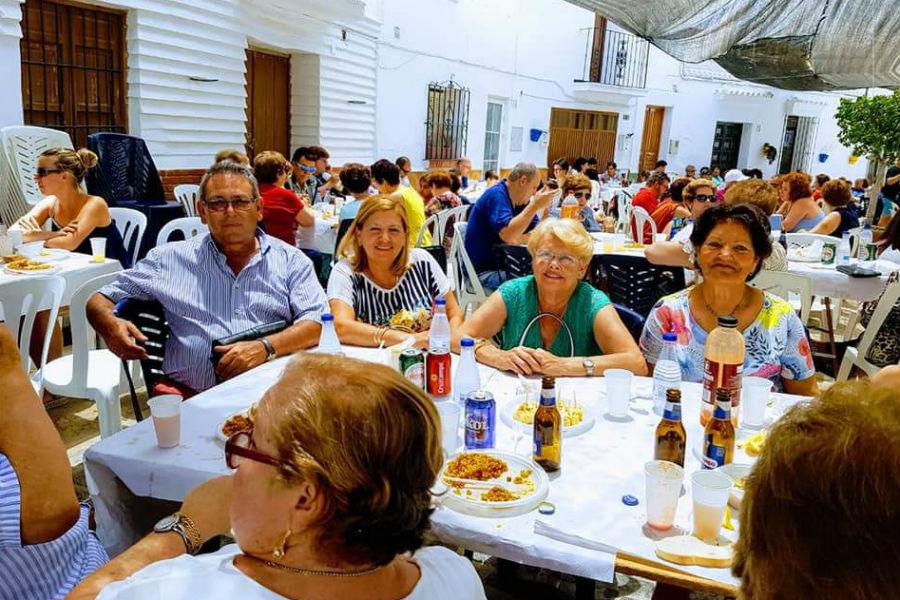 Feligreses de la parroquia Santa Ana de Algarrobo durante la jornada festiva