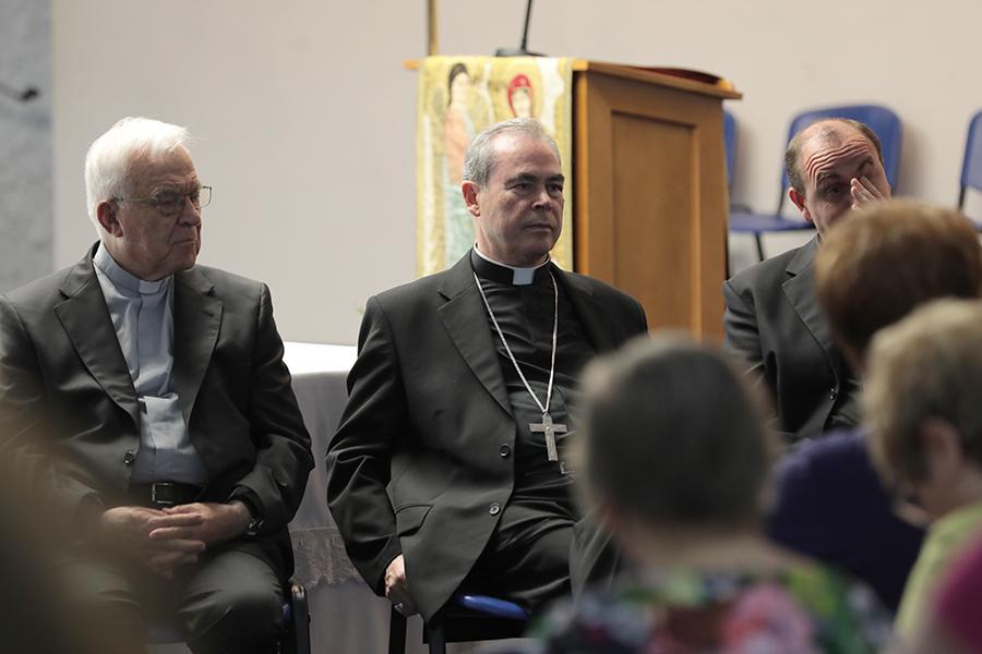 Momento de la Asamblea Parroquial durante la visita pastoral a San Patricio. FOTO: S. FENOSA