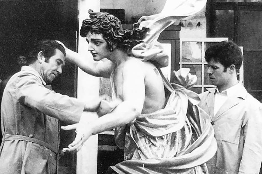 Francisco Buiza trabajando en una de sus obras // FOTO ARCHIVO