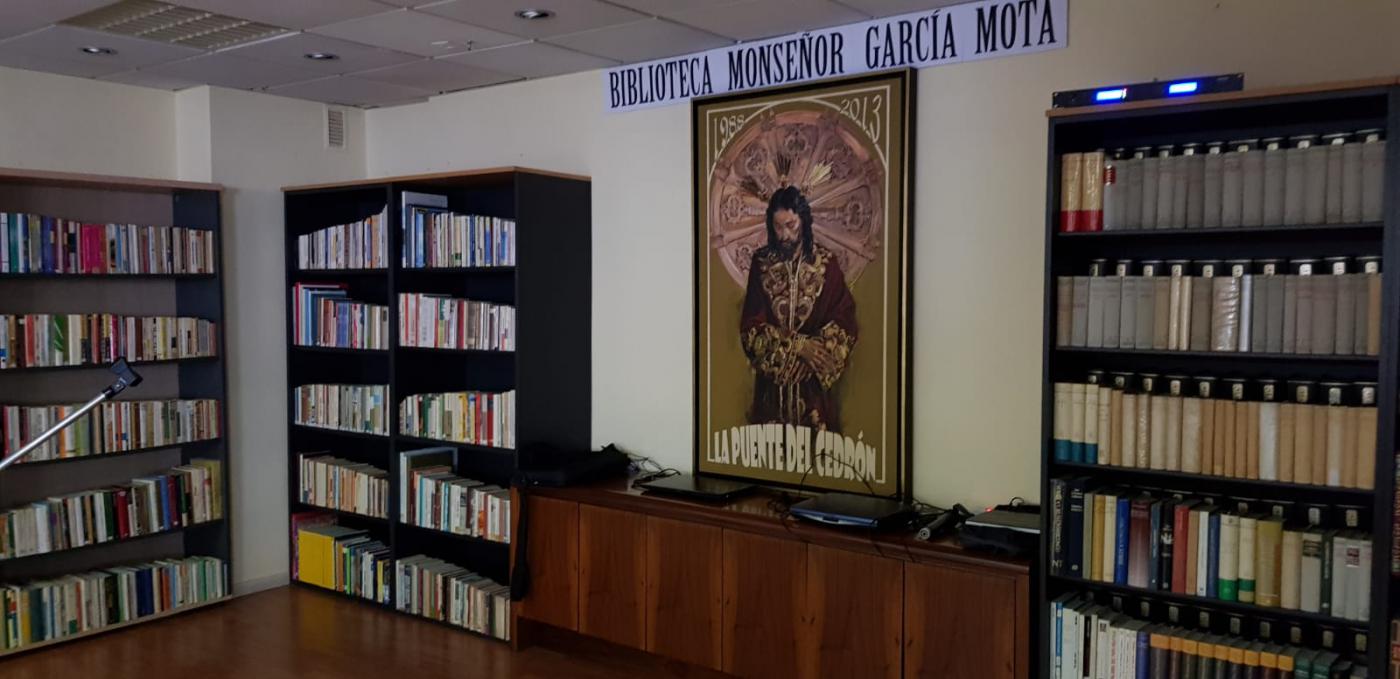 Biblioteca Francisco García Mota en la sede de la Hermandad de La Paloma
