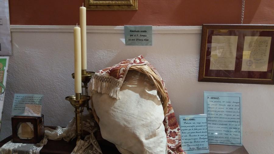 Almohada usada por el Padre Arnaiz en sus últimos días