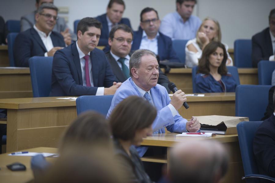Momento de la conferencia del Obispo de Málaga, Jesús Catalá, en el Instituto Internacional San Telmo